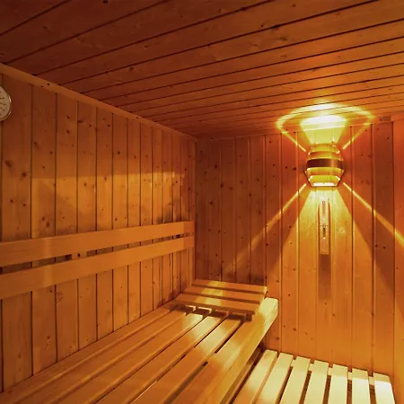 Отель Caprice - 3*